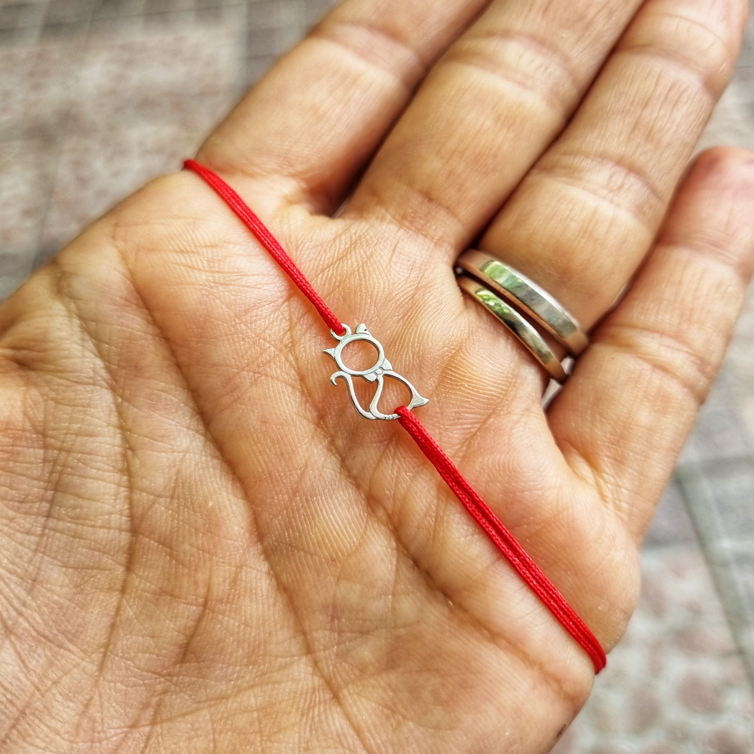 Bratara adult reglabila din Argint 925 cu charm Pisicuta si snur rosu de matase - imagine 2