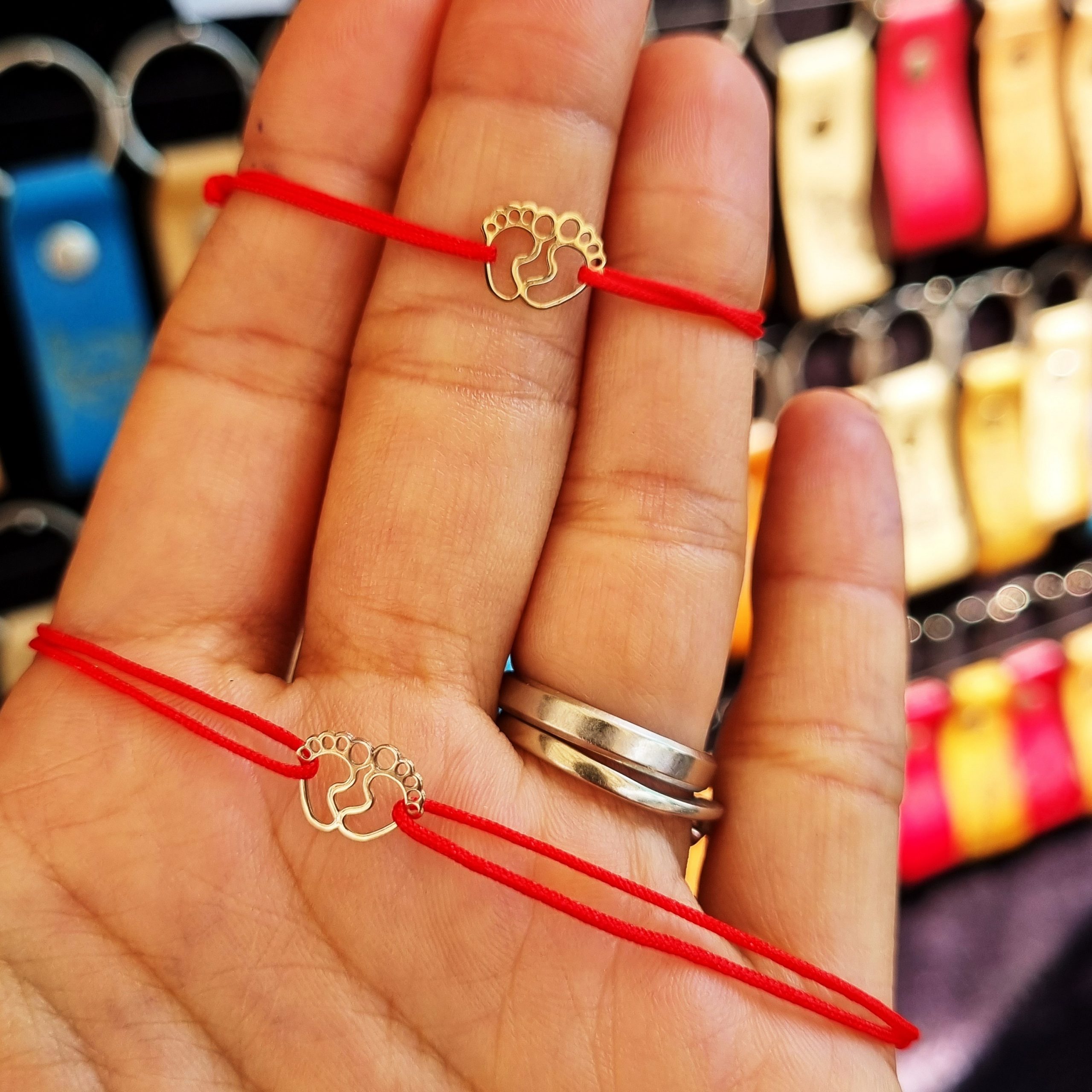 Bratara Aur 14k cu charm talpite, reglabila si snur de matase rosu, de adult unisex Wild Bracelets - imagine 4